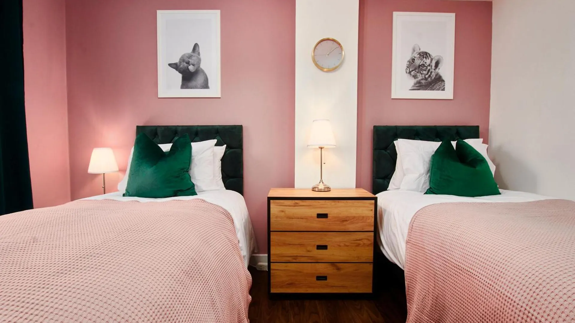 Lovely 3Br House - Free Parking - Long Stays Welcome! Manchester 0*,  United Kingdom