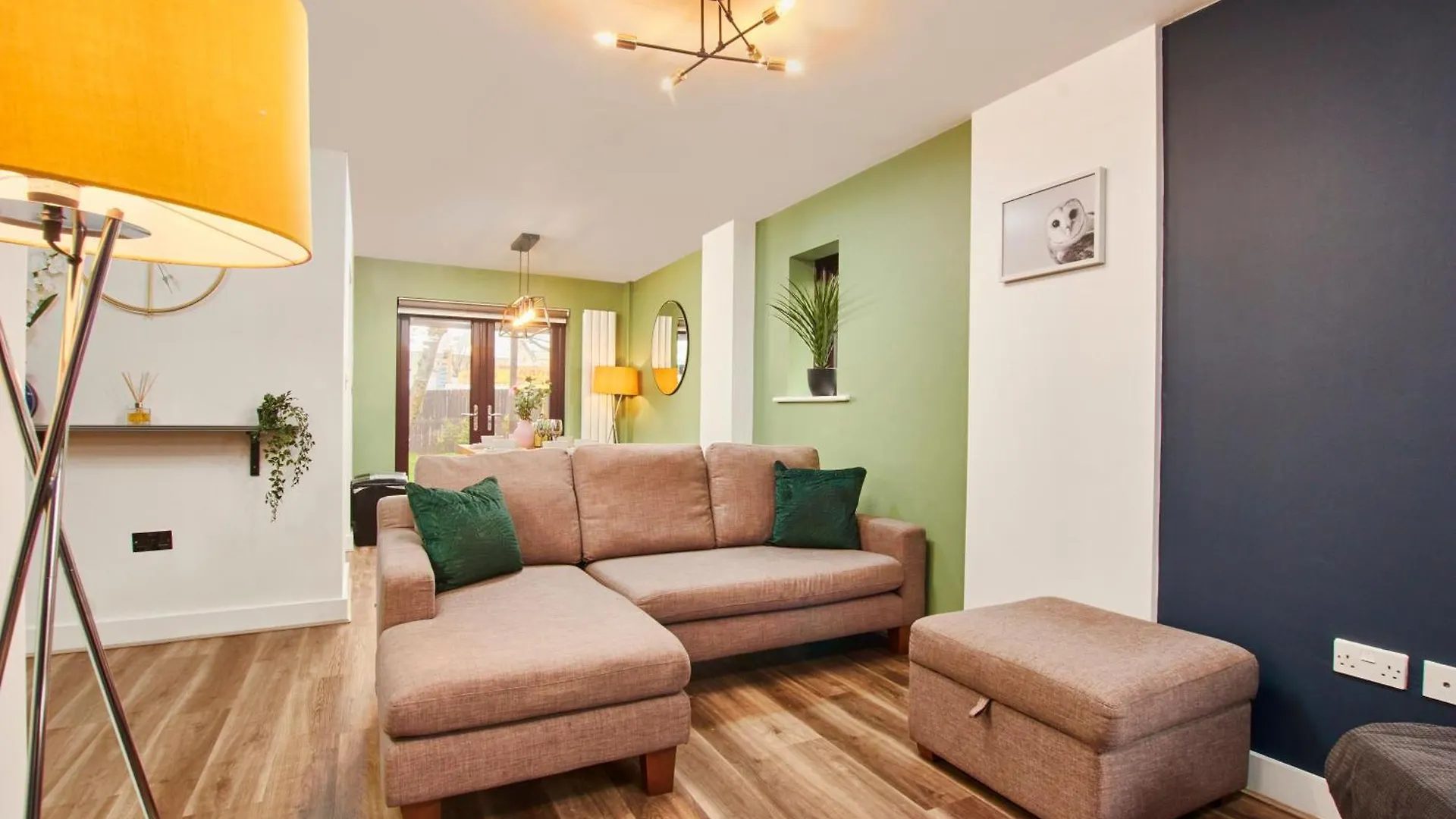 Lovely 3Br House - Free Parking - Long Stays Welcome! contacts